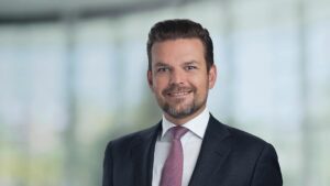 Sebastian Lindner kam im Mai 2022 zu Savills und weist mehr als 20 Jahre Erfahrung in der Immobilienbranche auf.